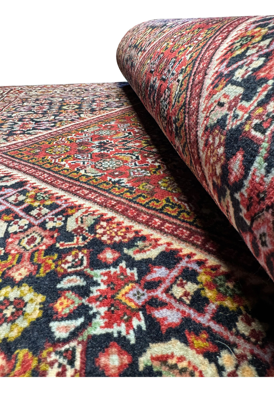 Zoomed-in view of the edge and fringe of a 3x5 Persian Bidjar Rug, displaying the expert craftsmanship and finish.