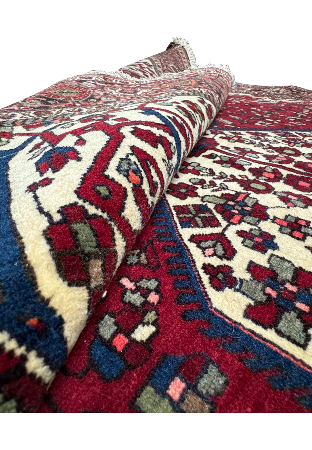 A close perspective of the Persian Qum Kork rug’s edge, displaying the tight weave and clean finish along the fringe