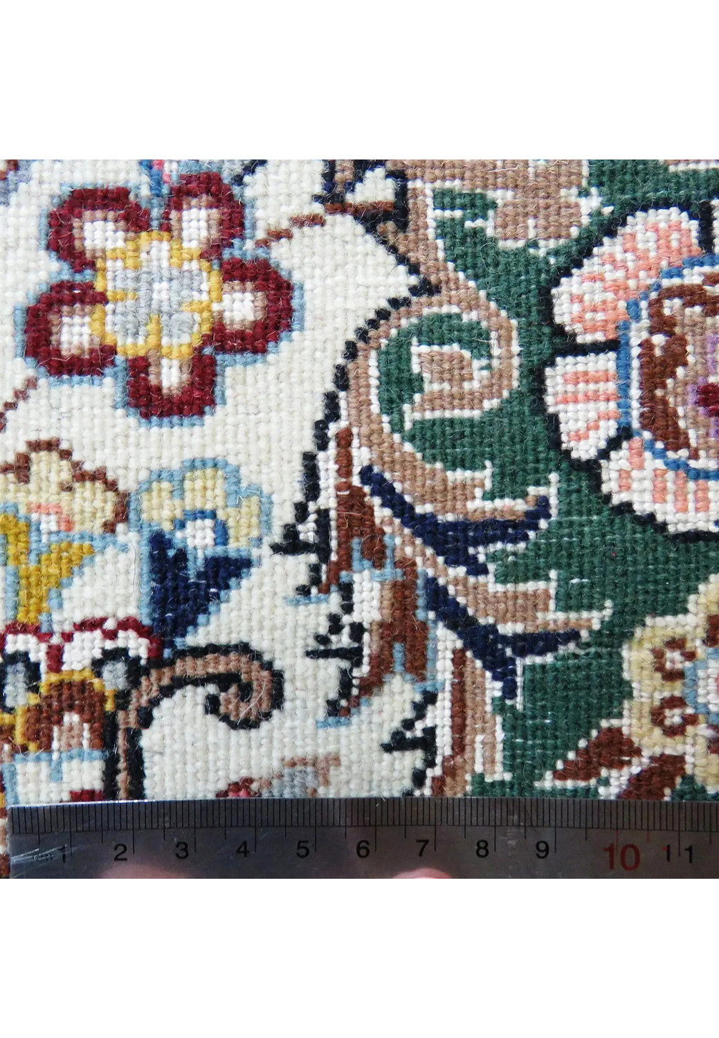 Close-up knot count of Persian Nain 9LA rug showing fine kork wool, silk highlights, tight weave structure, and detailed color clarity