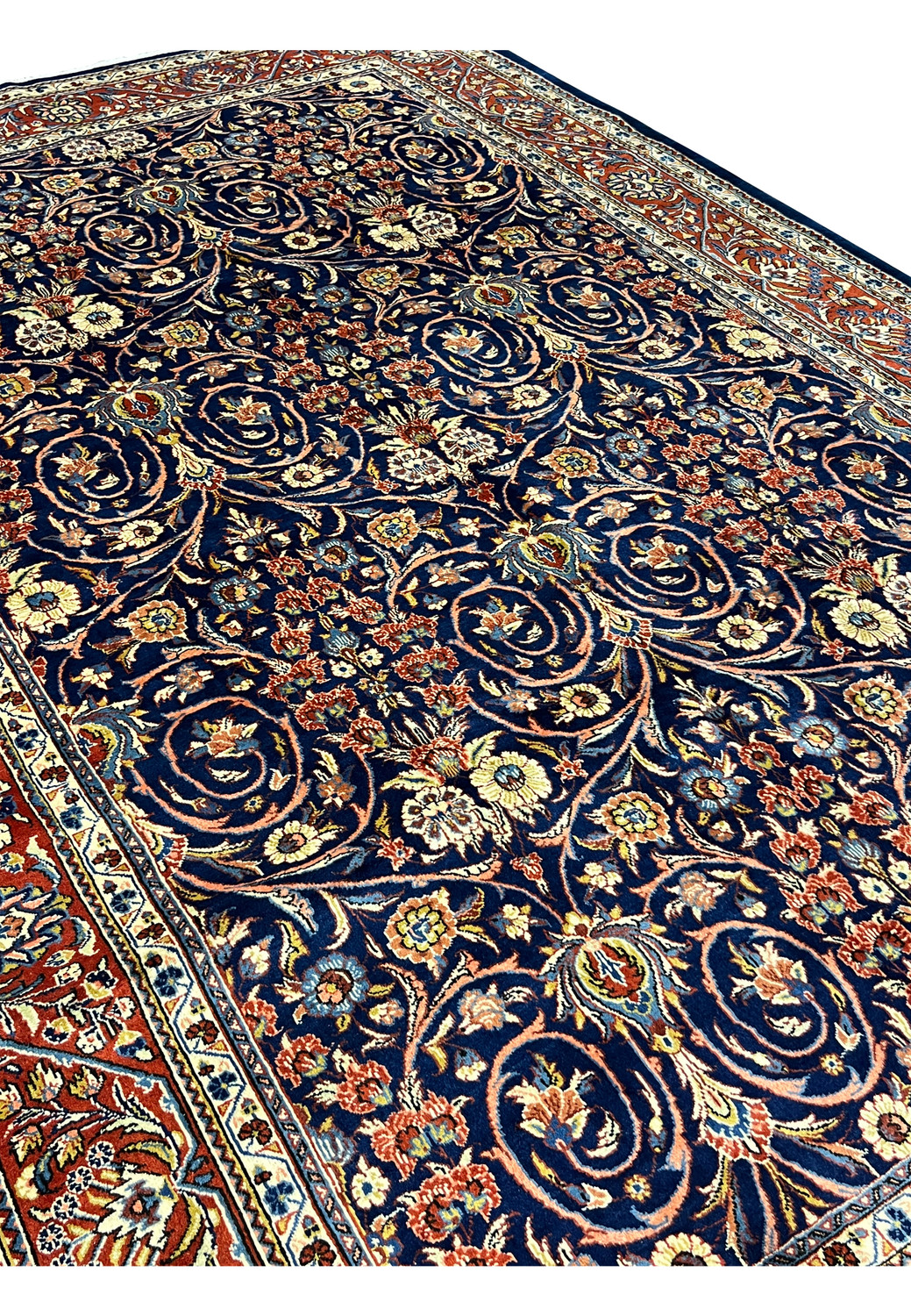 Side angle of hand knotted Persian Sarough rug showing thickness and edge finish
