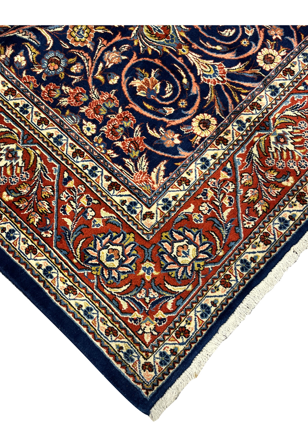 Edge and fringe detail of Persian Sarough rug showing clean finish and durable wool construction