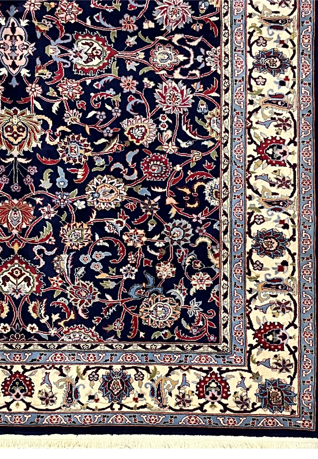 Main border of Persian Sarough kork rug highlighting floral rosettes and fine knot definition.