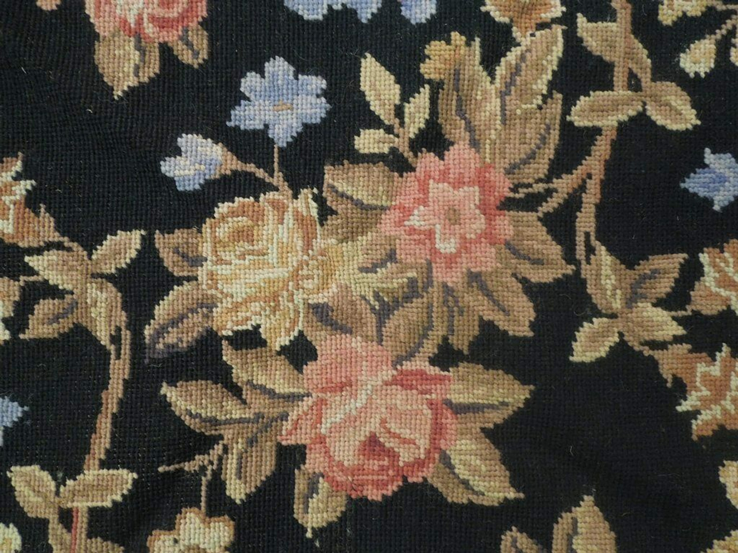 5 x 5 Flat Weave Floral Round Needlepoint Rug