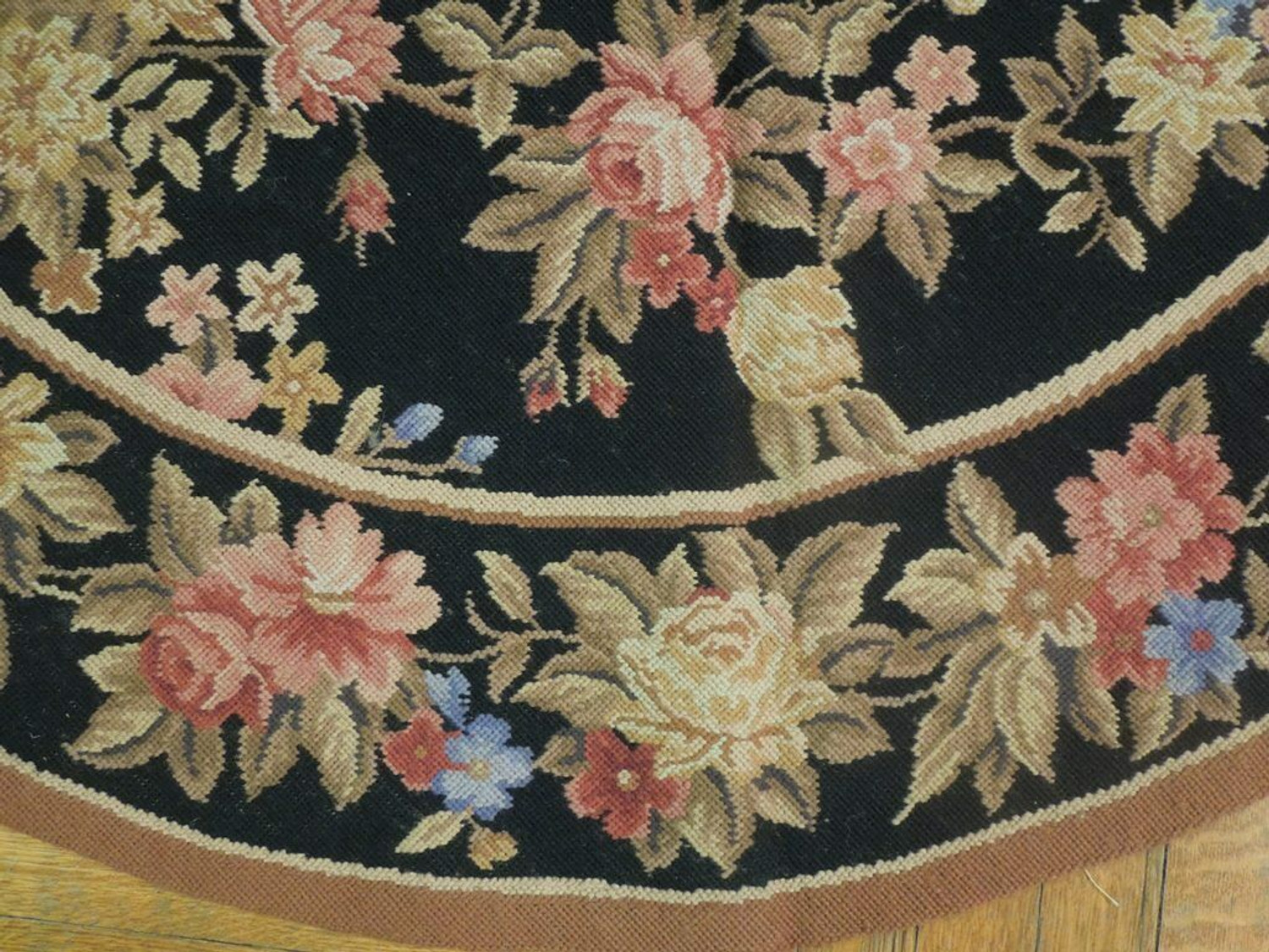 5 x 5 Flat Weave Floral Round Needlepoint Rug