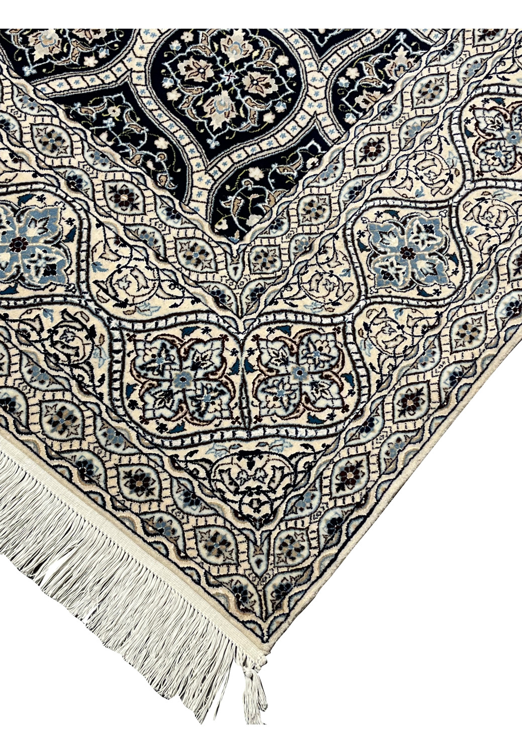 Edge detail of Persian Nain 6 LA rug showing tight knot density cotton foundation and ivory fringe finish.