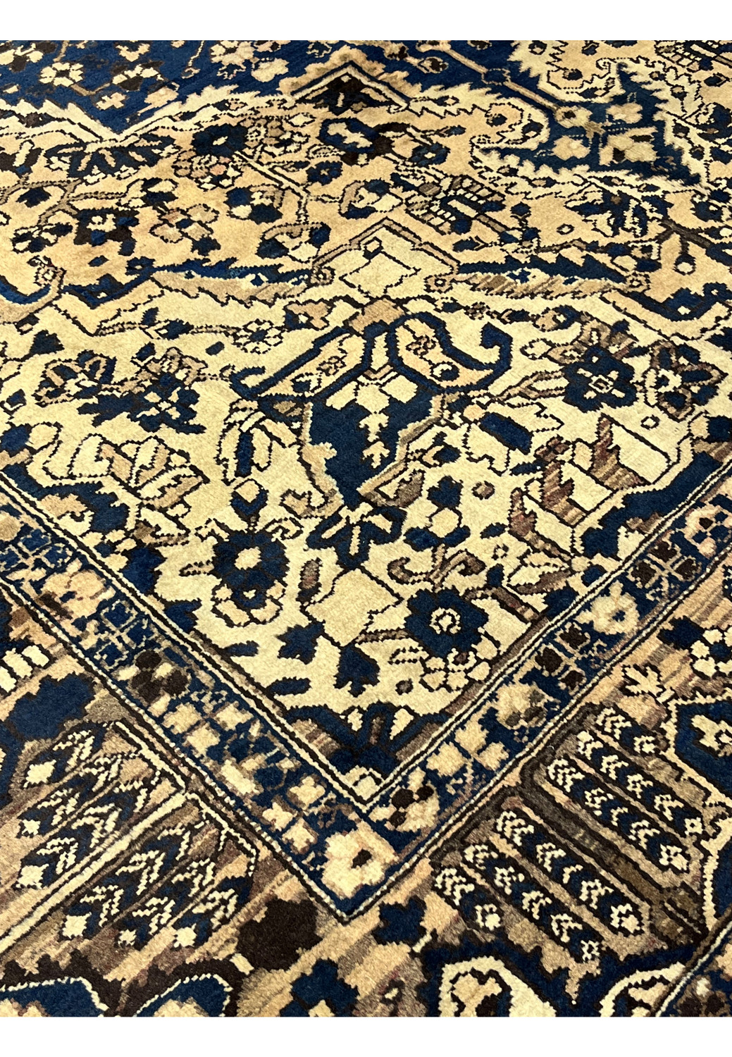 Inner border detail of 11x13'3 Vintage Persian Heriz rug with navy blue outlines, ivory ground and traditional geometric floral accents