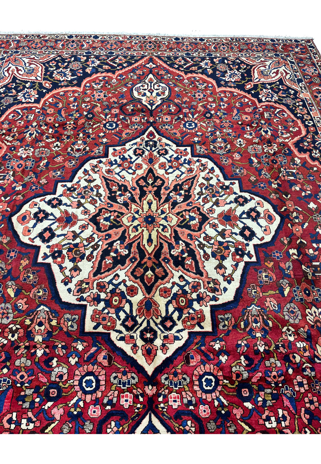 Central ivory star medallion of Persian Bakhtiari rug 10'9 x 13'7, hand-knotted with salmon and navy detail.