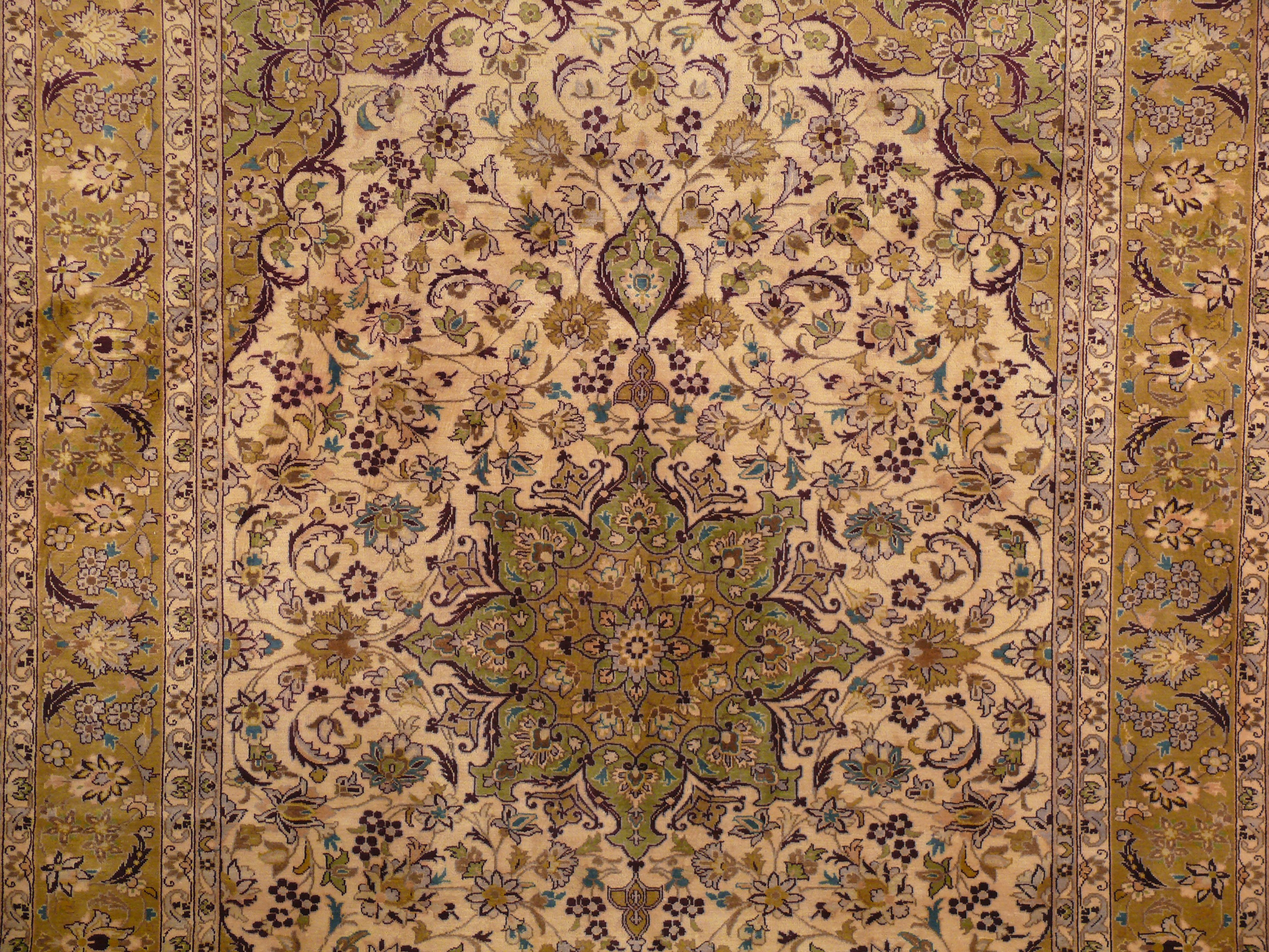 8'9" x 12'2" Persian Isfahan Rug