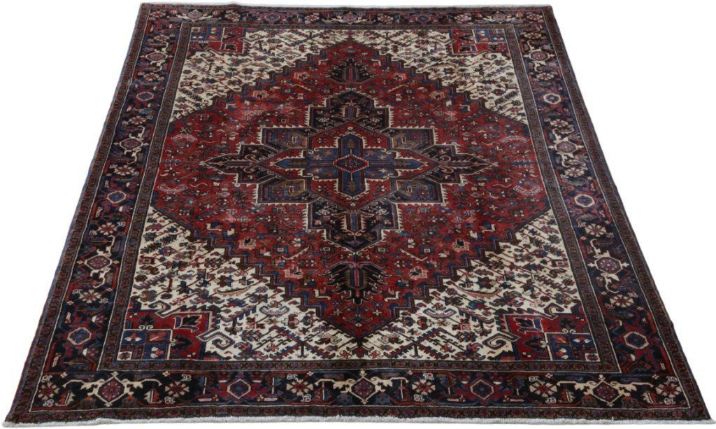 Top view of 8'8 x 11'2 Heriz Persian Rug