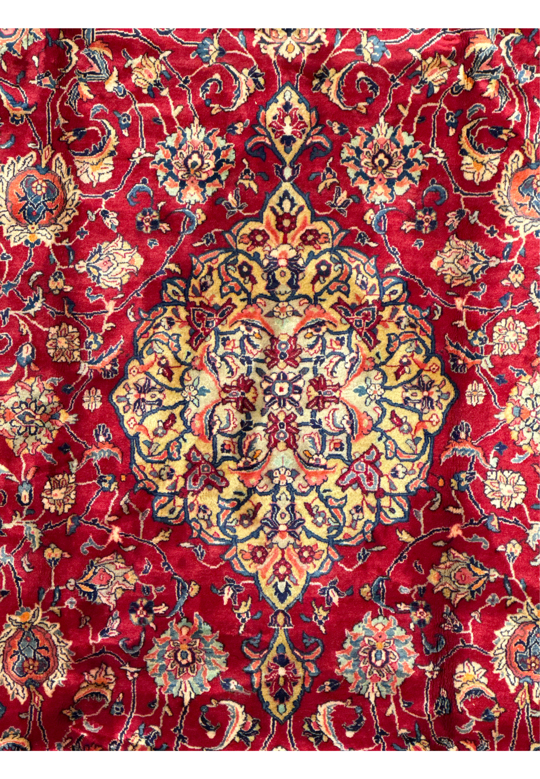 Close-up of the medallion of the 9 x 13 Persian Sarough Rug featuring detailed floral and geometric patterns.