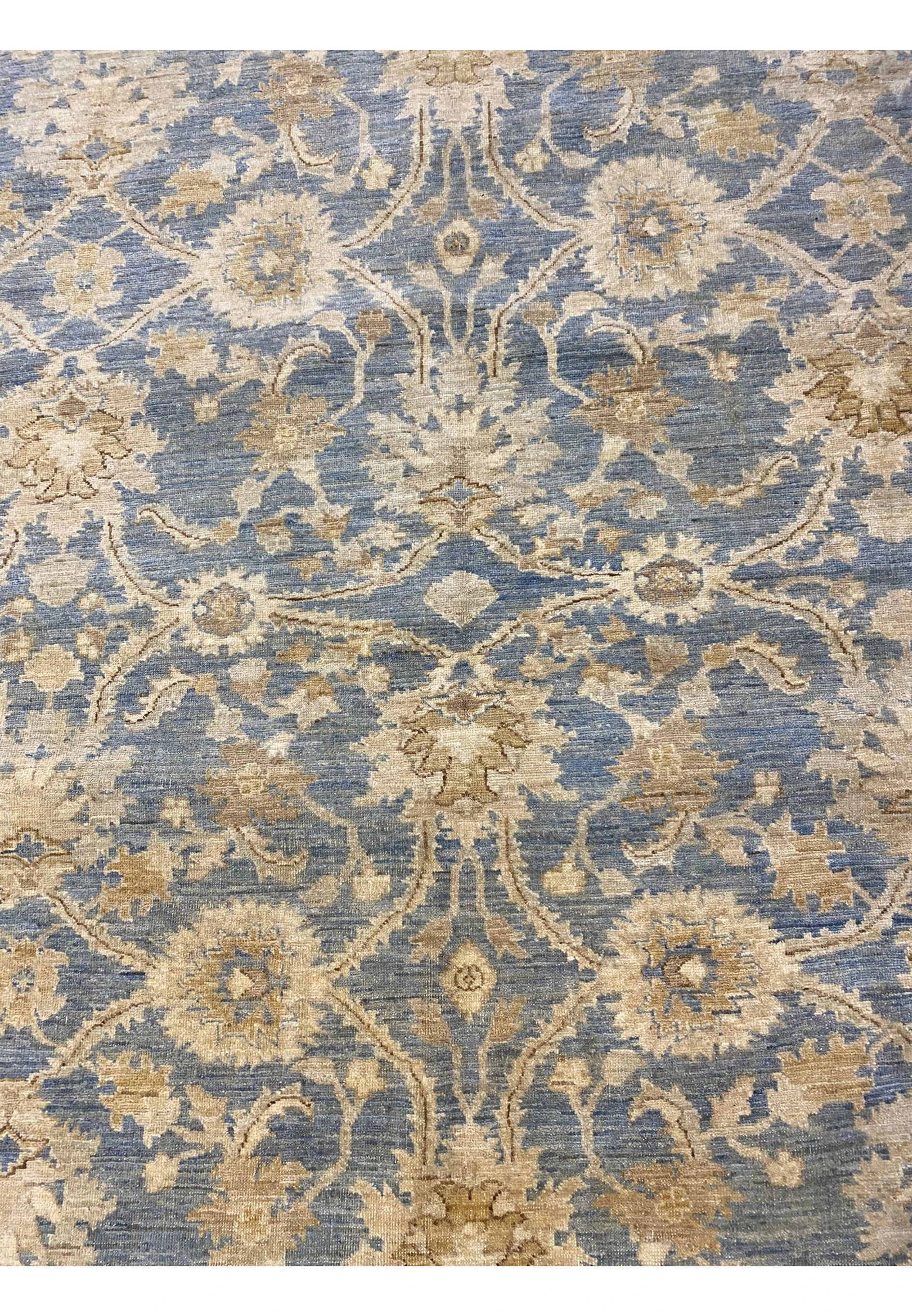 Detailed view of the 15' x 19' Transitional Ziglar Rug’s midfield pattern.