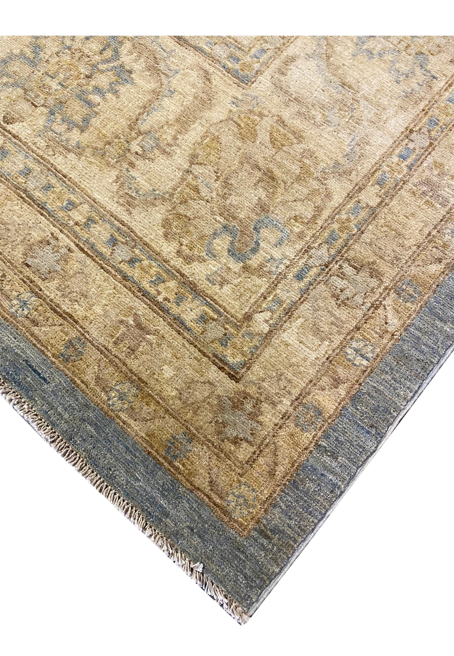 Edge detail of the 15' x 19' Transitional Ziglar Rug with muted color palette.