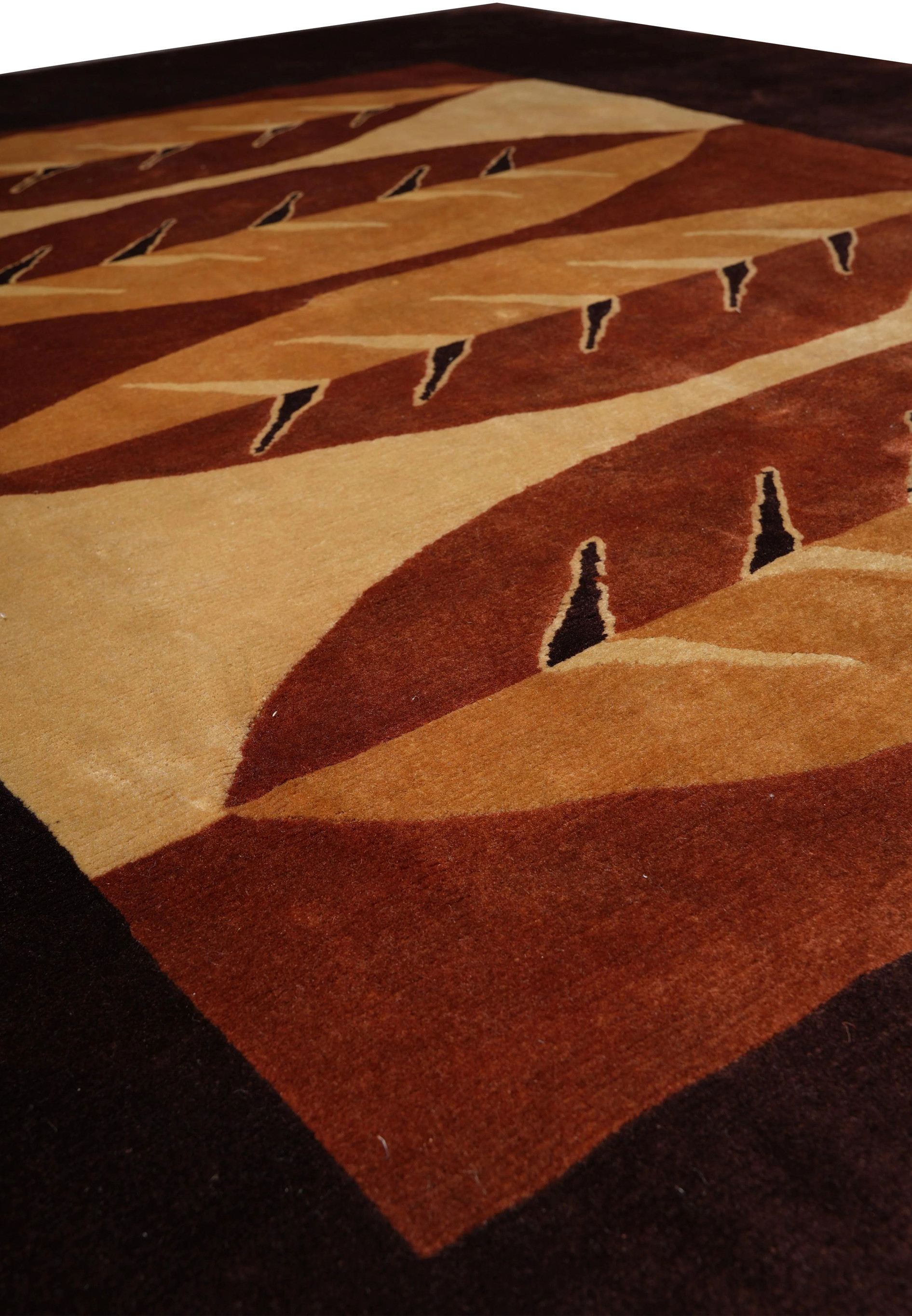 8x10 Handmade Modern rug viewed from the side showing the design