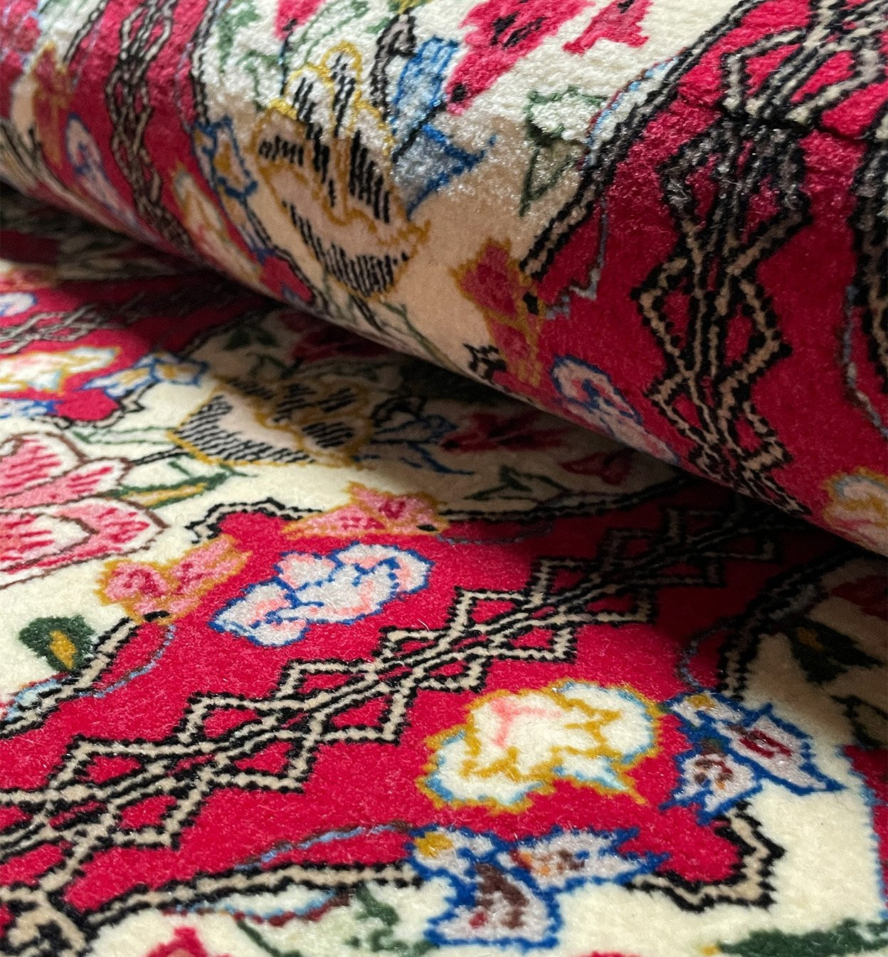 2'6" x 4'2" Persian Qum Kork Rug