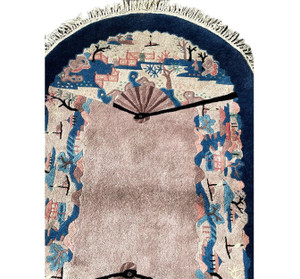 Field of a 2'3" x 5'5" Oval Rug