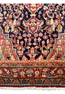 Detailed image of the Persian Sarough Rug's border with intricate patterns in red, cream, and navy, highlighting the fine craftsmanship.