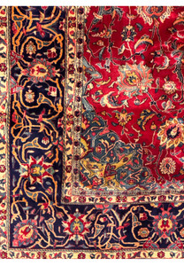 Lower corner of the 9 x 13 Persian Sarough Rug displaying the craftsmanship and detailed floral motifs.