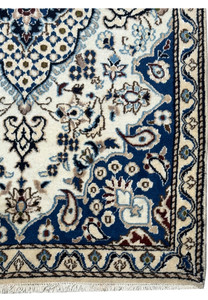 Detailed border of 3x4'10" Persian Nain Rug with classic Persian design