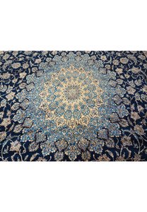 Close-up of 14x25'6 Nain 9 LA Persian rug medallion with silk highlights and intricate pattern.