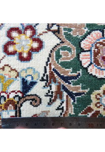 Close-up knot count of Persian Nain 9LA rug showing fine kork wool, silk highlights, tight weave structure, and detailed color clarity