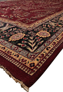 Edge finish and color contrast of large oriental Sarough rug