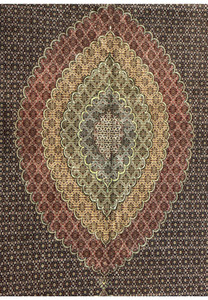 Close up of the central layered diamond medallion in a Persian Tabriz Mahi 50 Raj rug, revealing fine knot density and precise floral geometry