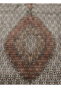 Central medallion closeup Persian Tabriz Mahi wool silk rug 50 Raj burgundy brown scalloped medallion ivory field