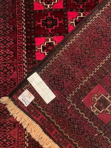 Hand-knotted wool texture of the 3'5 x 5'6 Persian Baluch rug