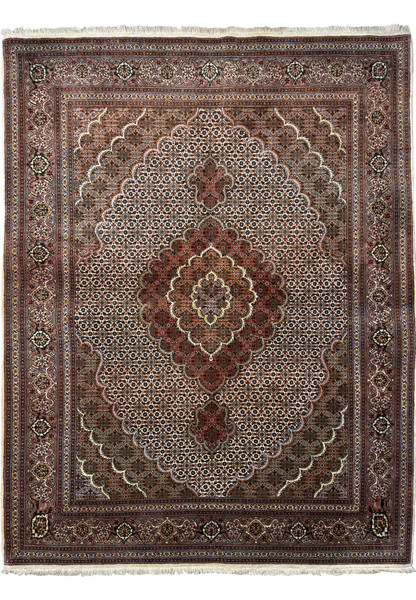 Full view of a 5x7 Persian Tabriz Mahi rug laid out flat, displaying the detailed central medallion, elaborate corner brackets, and the ornate border design with a cream fringe.