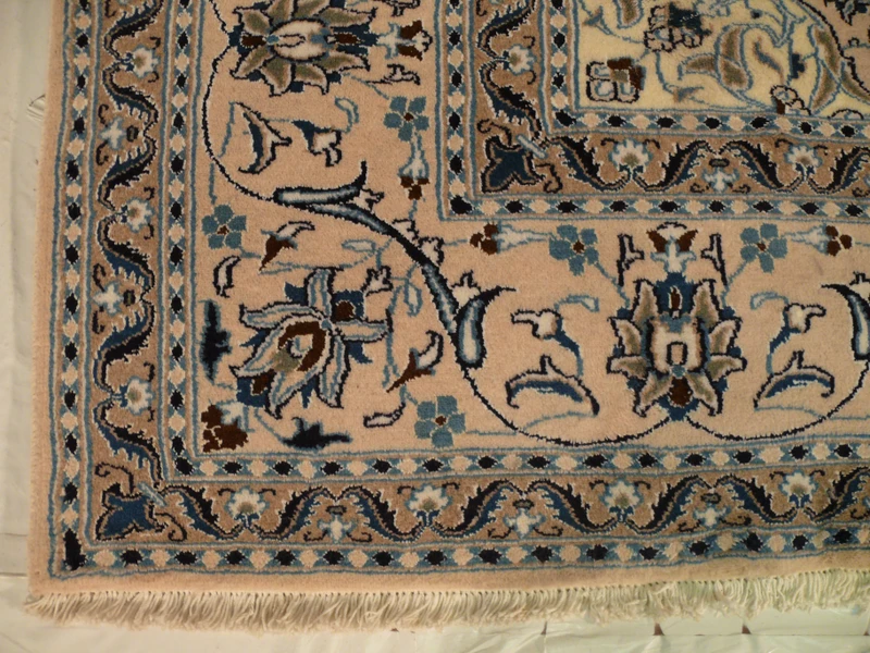 8'2" x 11'5" Persian Nain Rug very rare color combination