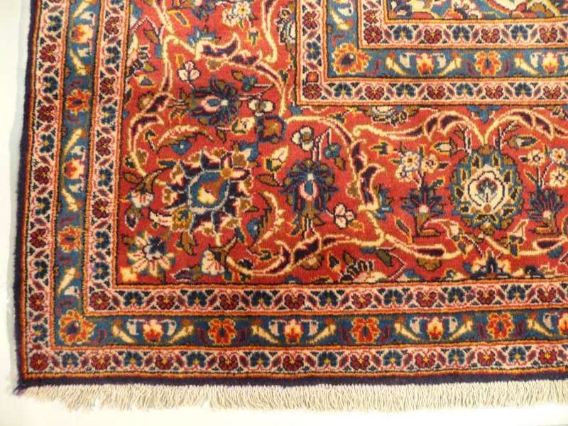 Elegant border design of 9'8 x 14'8 Persian Kashan Rug
