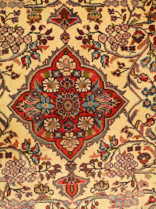 Traditional motifs on the 3'5 x 4'10 Persian Koliai rug in vibrant colors