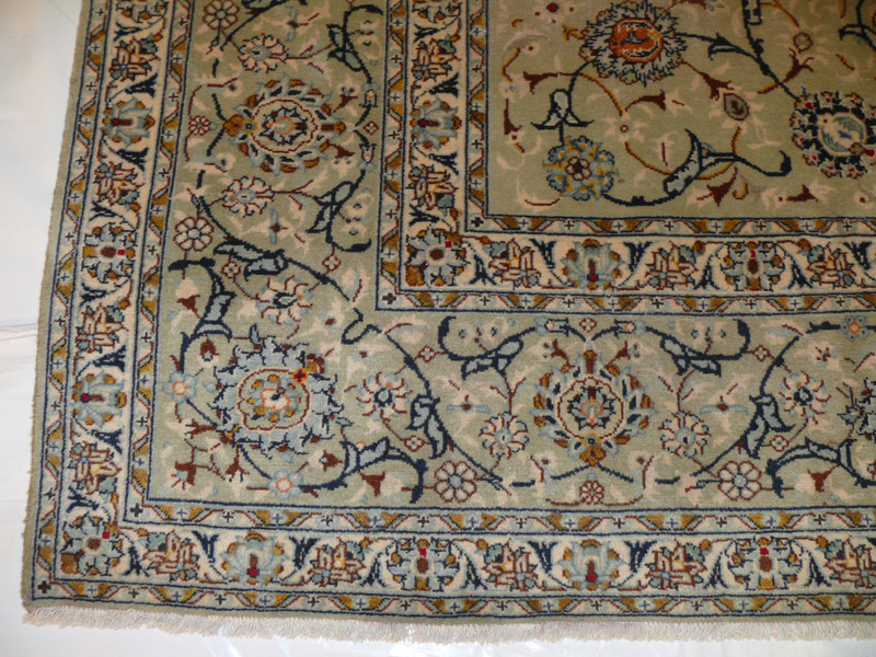 8'8" x 12'1" Persian Kashan Rug