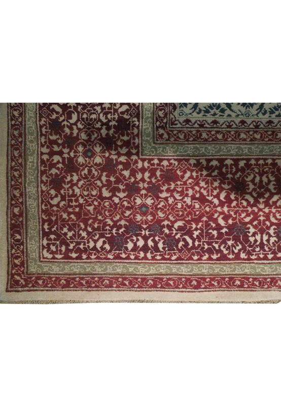 Close-up detail of the Oriental Agra rug's edge, displaying the tight weave and quality fringe along with the signature of authenticity
