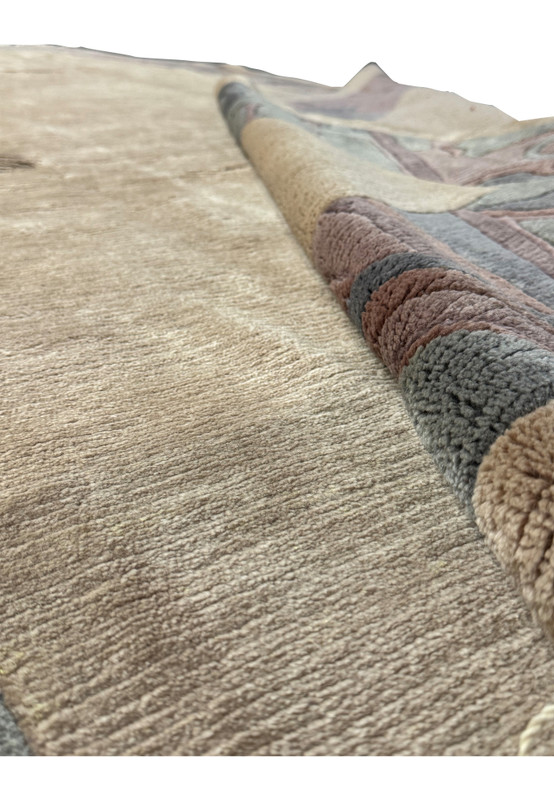 Close-up on the edge of the Modern Royal Tibetan rug displaying the transition from the border to the central field