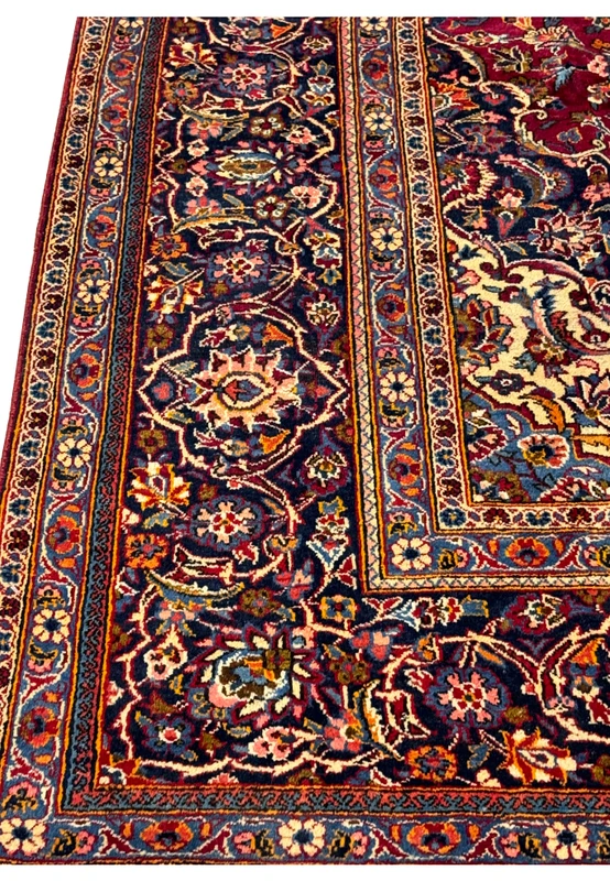 Lengthwise view of the Persian Kashan rug, emphasizing the elongated patterns and deep, contrasting borders