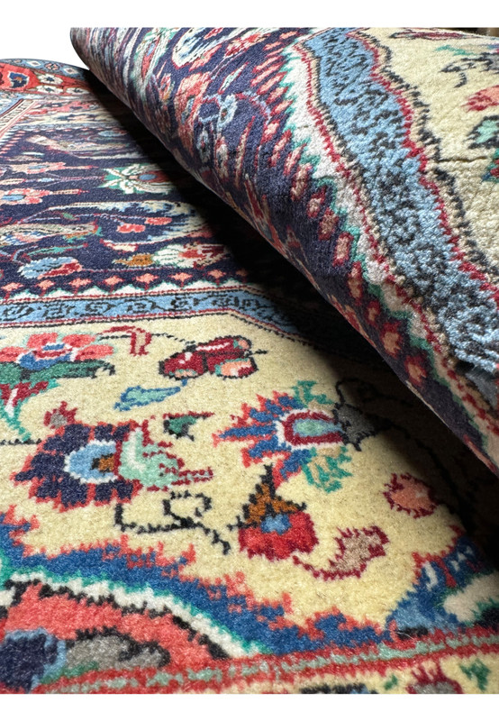 Close-up of the edge of the 3'7 x 4'8 Persian Bidjar Rug, displaying the fine wool weave and the detailed border patterns.