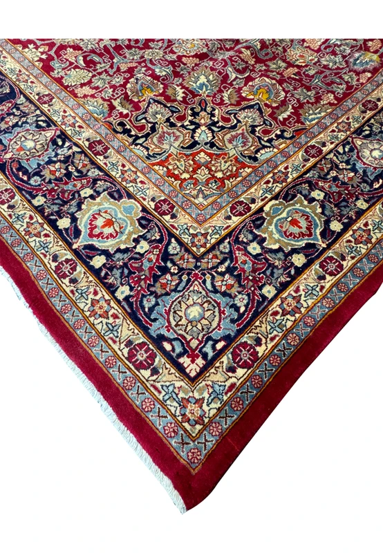 A closer look at the border of the Persian Mahal rug reveals its complex geometric and floral interplay, offering a timeless elegance