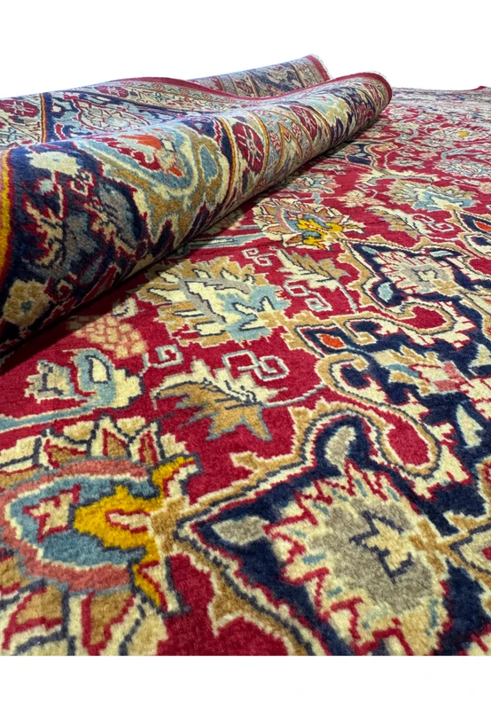 Vivid display of the Persian Mahal rug's central medallion, encircled by intricate designs, perfect for enhancing the luxurious feel of any interior