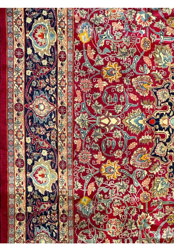 Detailed edge and corner design of a Persian Mahal rug, displaying the fine craftsmanship and symmetrical patterns that enhance its antique charm and overall visual appeal.