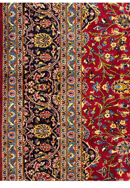 Detailed view of the border patterns on a Persian Kashan Rug, featuring floral and geometric designs.