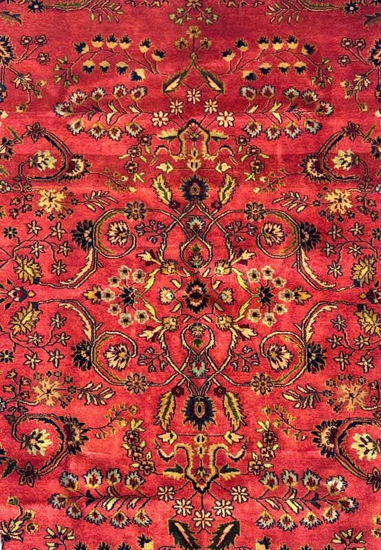 Close-up of the central pattern on the 6'5 x 9'6 American Sarough Rug