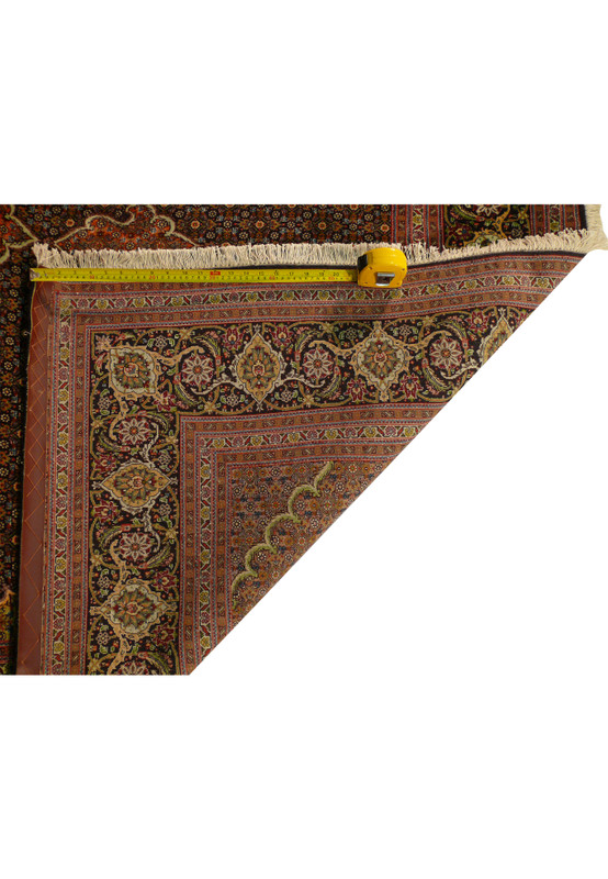 High-quality 50 Raj knotting on Tabriz Mahi Persian Rug indicated by the backside and ruler to measure the high quality weave