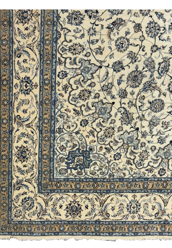 Elegant border designs with floral motifs on a Persian Nain 9LA Wool & Silk Rug