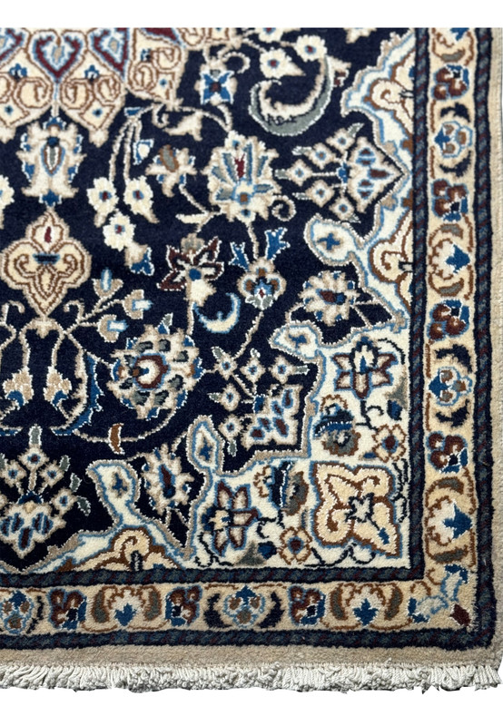 Detailed view of the border on the 3x5'3 Persian Nain Rug showcasing its intricate design.