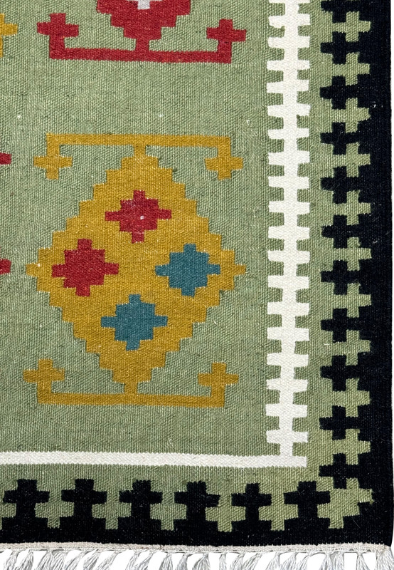 Border of the Persian Kilim Rug highlighting the contrasting patterns