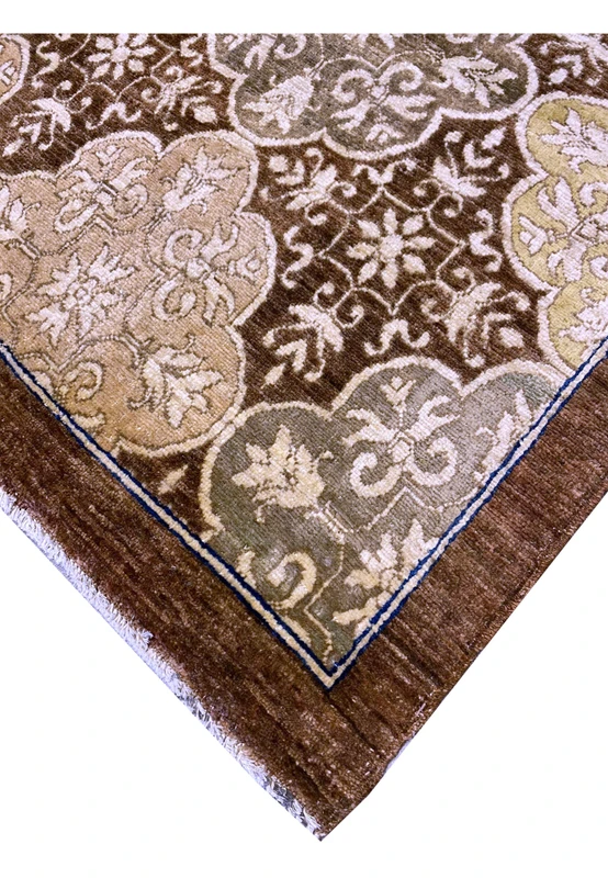 Edge view of 13x16 Ziglar rug showing the intricate border design.