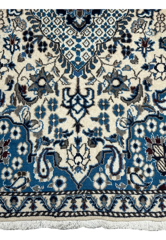 Lower part of the 2'9 x 4'7 Persian Nain Rug showing detailed border work.