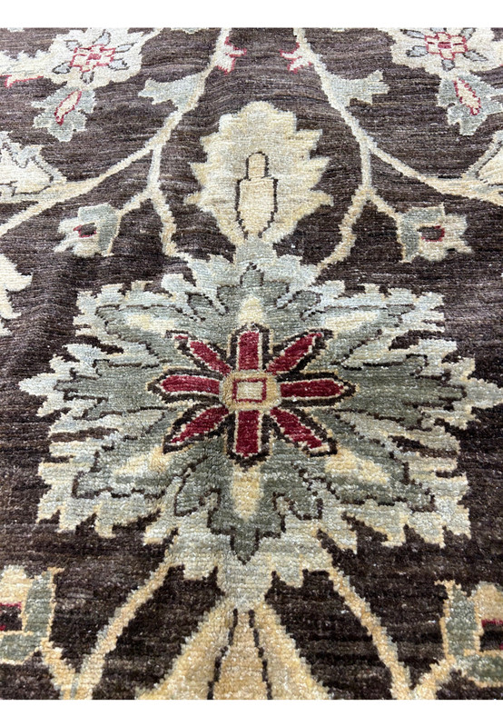 Close-up of the flower pattern on the 12 x 14'5 Oriental Ziglar Rug, highlighting the intricate design and color use.