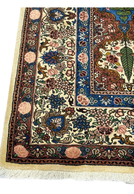 Detailed floral border of a Persian Bakhtiar Rug, showing vines, flowers, and leaves with intricate craftsmanship.